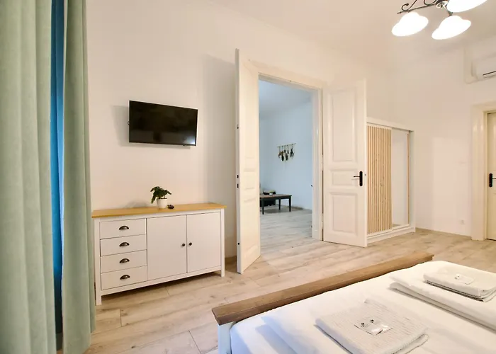 Standard By Hi5- 3 Bedroom * 布达佩斯