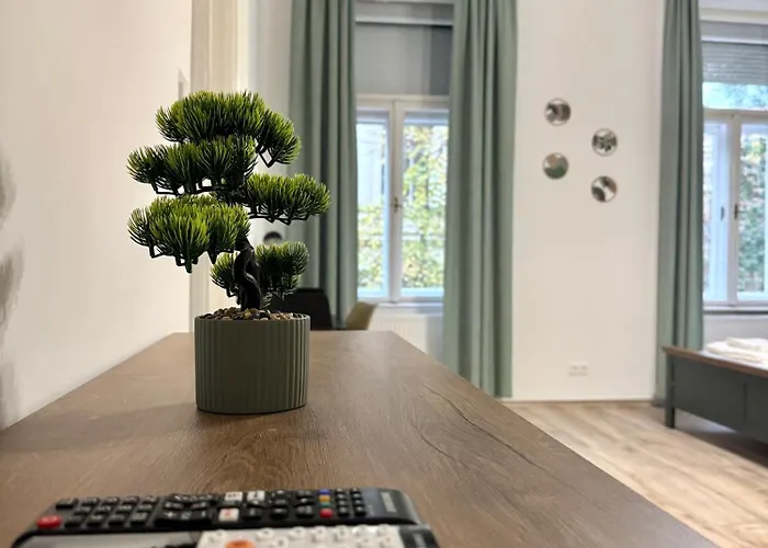Standard By Hi5- 3 Bedroom * 布达佩斯