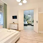 Standard By Hi5- 3 Bedroom 아파트 *