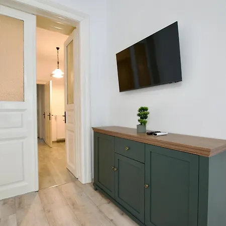 Standard By Hi5- 3 Bedroom Apartment *