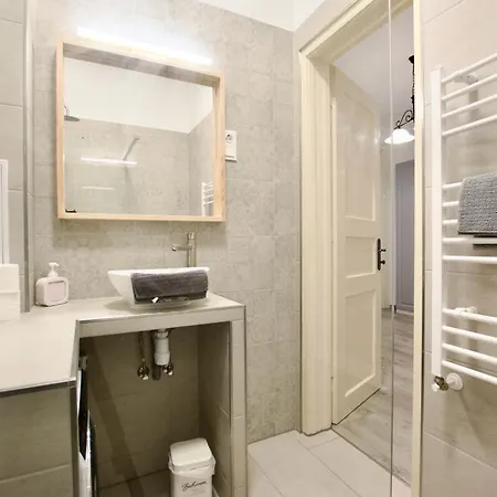 Standard By Hi5- 3 Bedroom Apartment Budapest