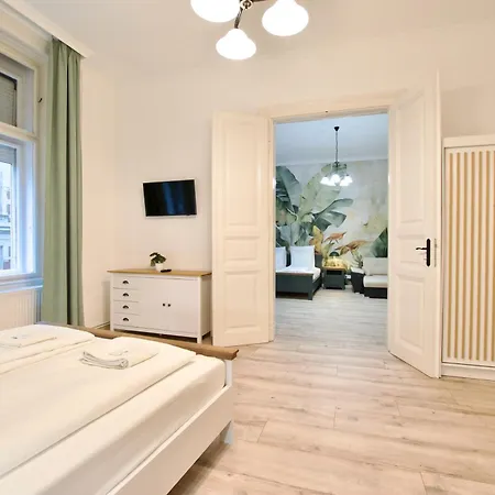 Standard By Hi5- 3 Bedroom Apartment *